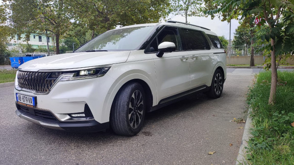 Kia Carnival 9 seats year 2023